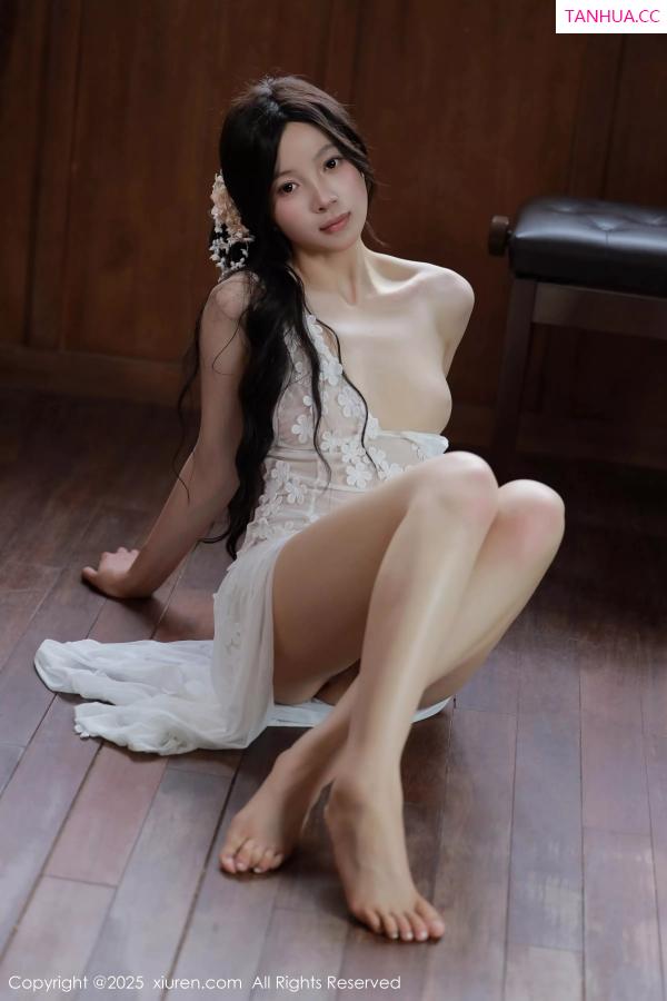   [XiuRen]高清写真图 2025.04.25 No.10198 橙子酱Lillian 白色蕾丝第75张图片